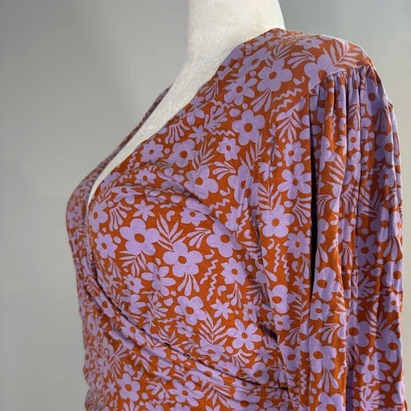 ASOS DESIGN Curve stretch wrap blouse with puff sleeves in retro floral print - Picture 3 of 9